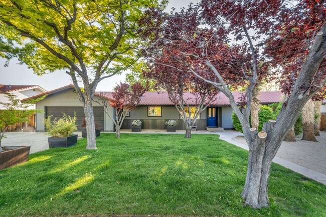 Building Photo - 2655 Parkway Dr