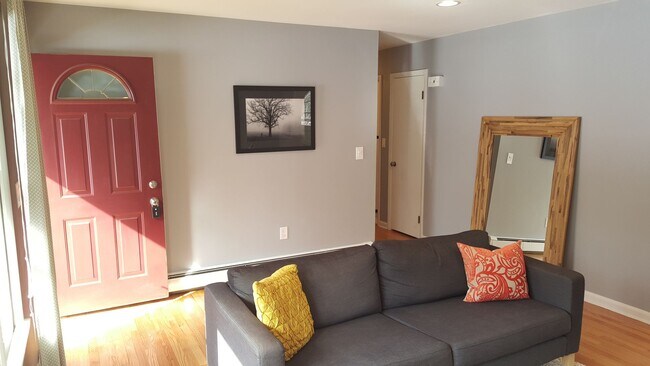 Building Photo - Incredibly well maintained rancher in Monrovia available mid June!
