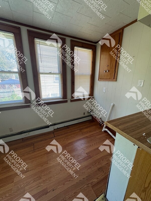 Building Photo - 994 Elm St