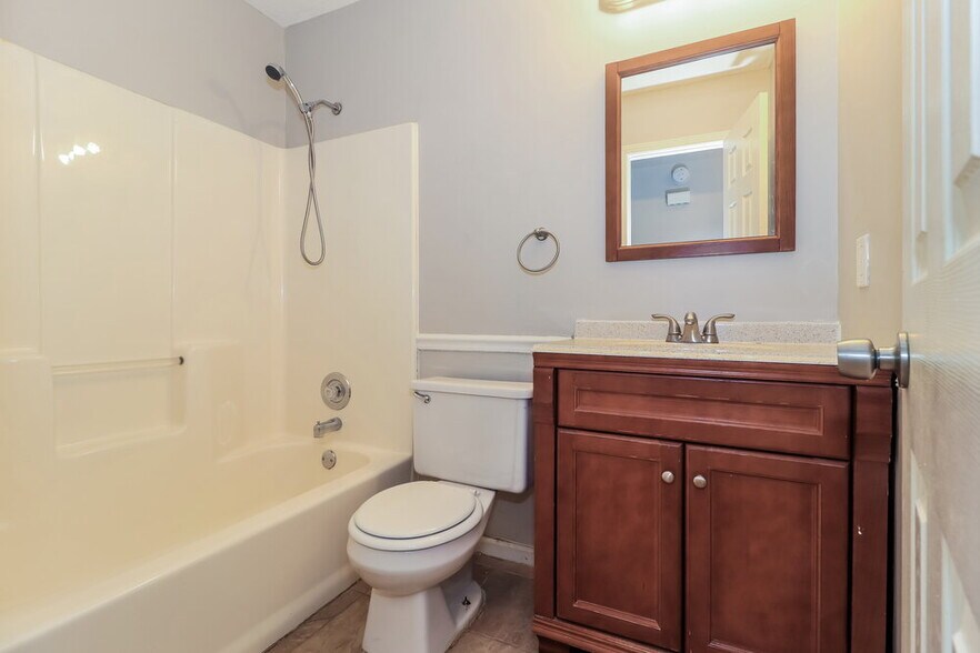 Building Photo - 523 White Pines Dr