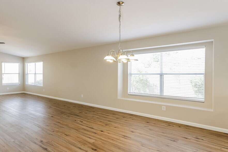 Building Photo - 2044 S Avoca Cir