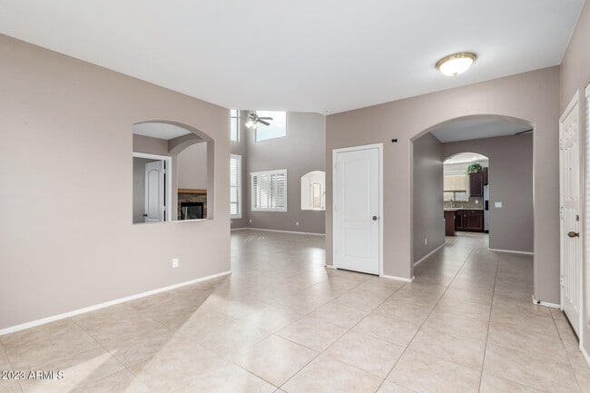 Building Photo - 40747 W Robbins Dr