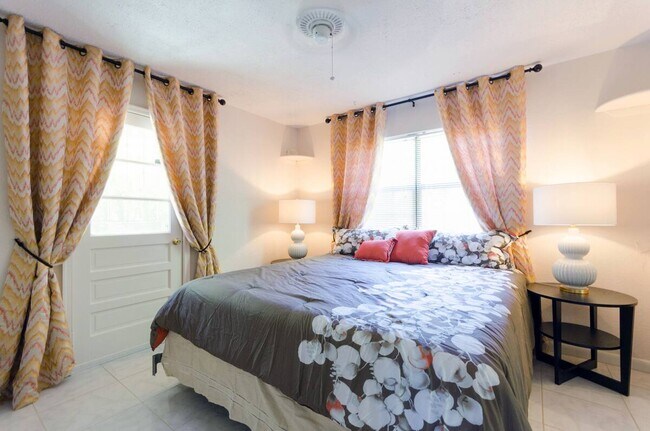 Building Photo - 1022 8th St N