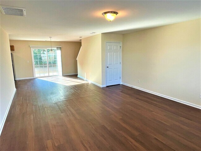 Building Photo - 81 Roseberry Cir
