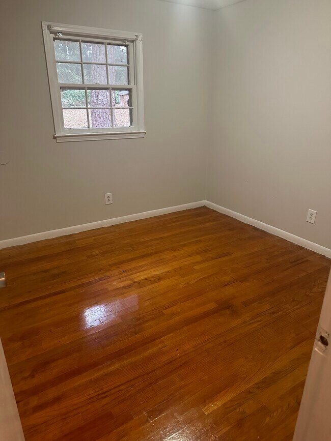 Building Photo - 908 Woodale Cir