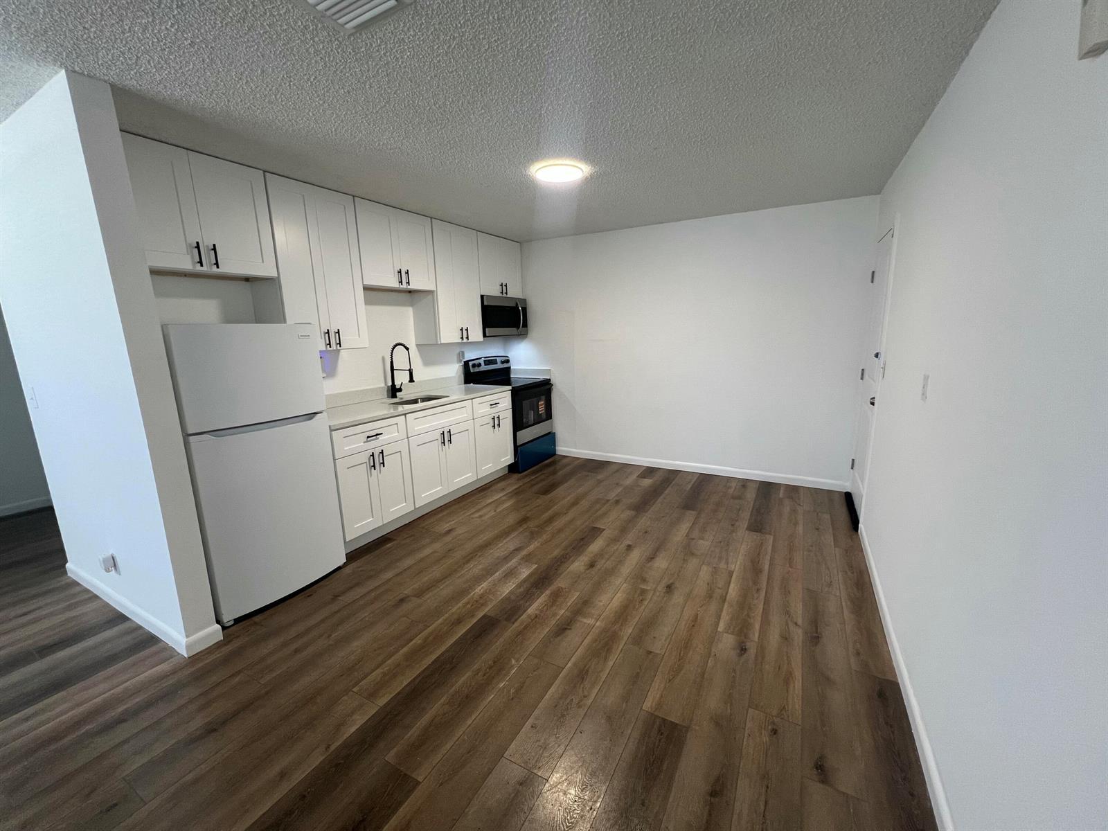 Building Photo - 603 Clear Lake Ave