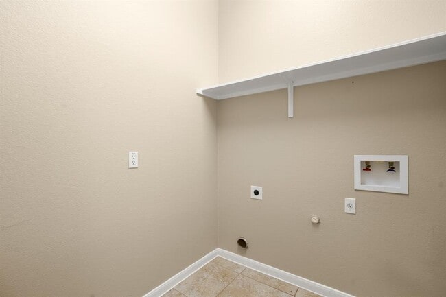 Building Photo - 122 Legends of Hutto Tr