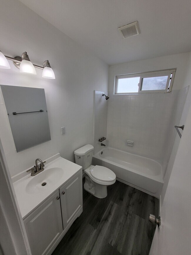 Floorplan - 611 S Fir Ave