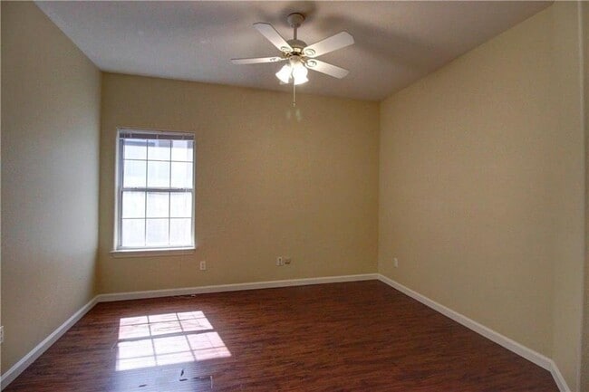 Building Photo - 2920 Thrushwood Dr