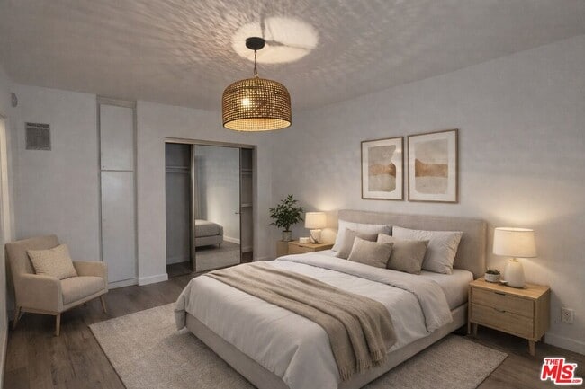 Building Photo - 1333 N Fuller Ave