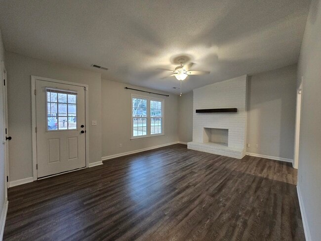 Building Photo - 620 Rainbow Dr