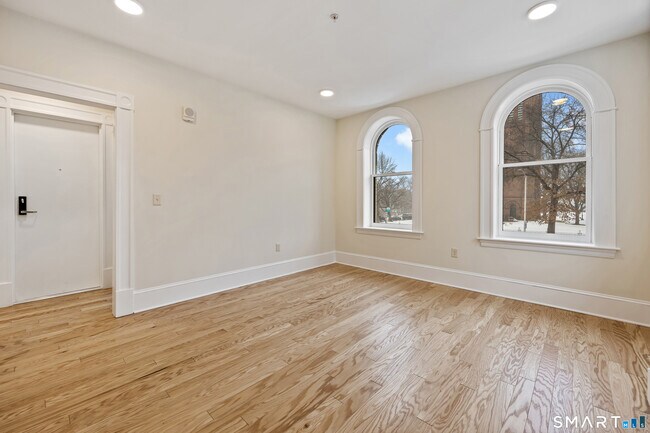 Building Photo - 1355 Main St