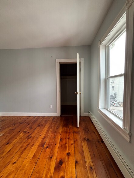 Building Photo - 33 1/2 Barclay St