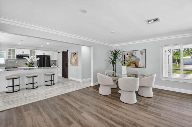 Building Photo - 714 SW 25th Ave