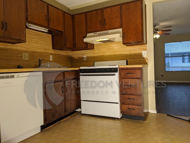 Building Photo - 2300 Grayson Valley Dr