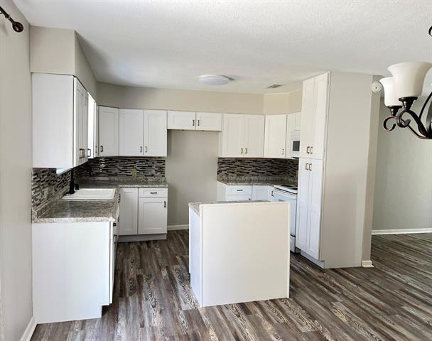 Building Photo - 209 Red Bird Ln