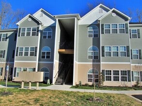 Building Photo - Spacious Condo!