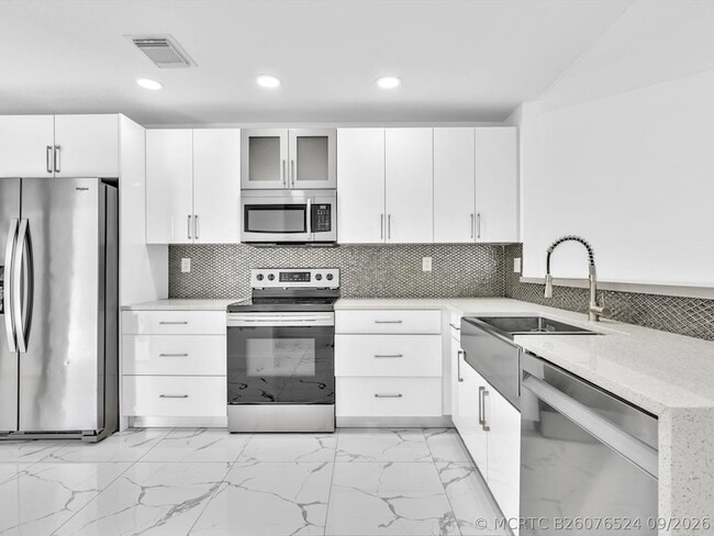 Building Photo - 21578 Altamira Ave