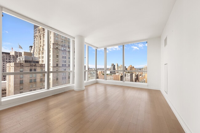 Building Photo - 400 Park Ave S