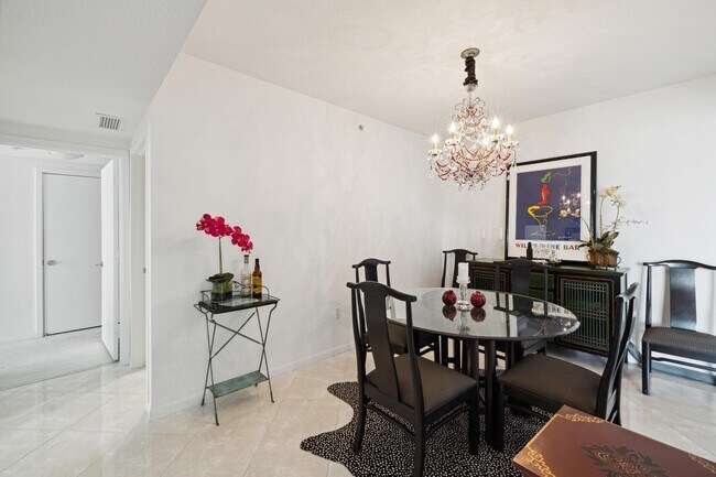 Building Photo - 1551 N Flagler Dr