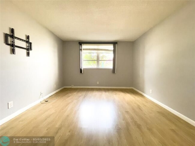 Building Photo - 2801 NW 47th Terrace