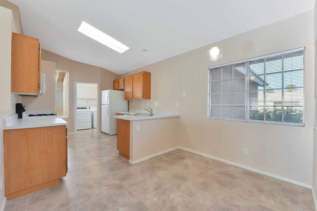 Building Photo - Charming Single-Story Home!