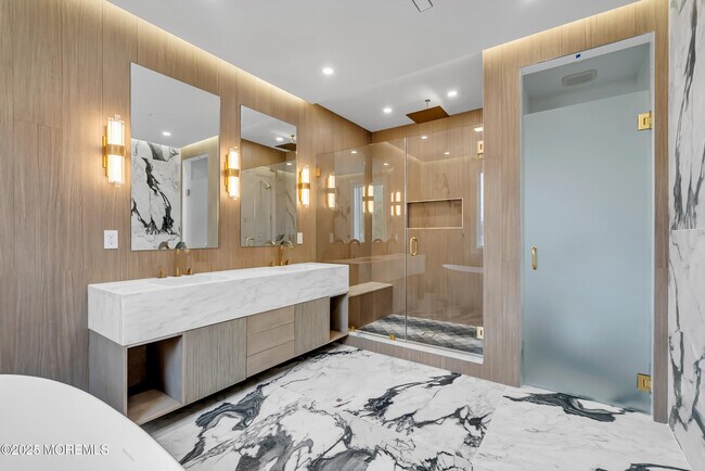 Building Photo - 19 Clarence Ave