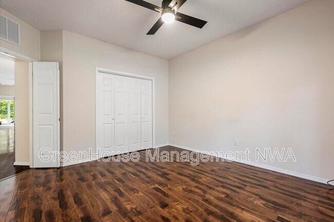 Building Photo - 5 Tanyard Ln