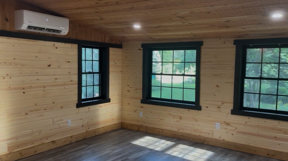 Living Room - 2152 Twin Springs Rd