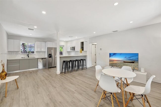 Building Photo - 843 SW 20th St