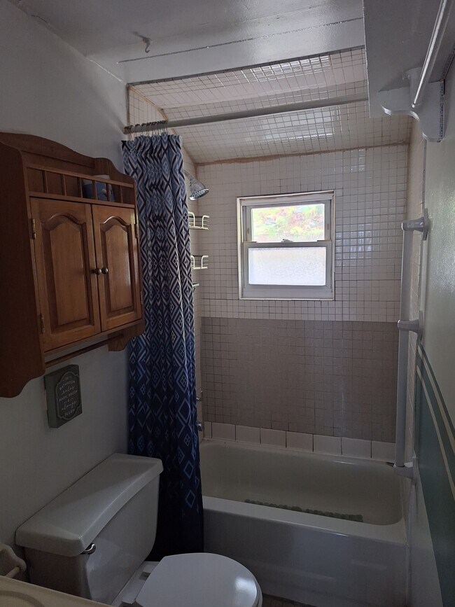 Building Photo - 33 Oakwood Trail S