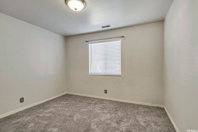 Building Photo - AWESOME GROUND FLOOR CONDO IN OREM