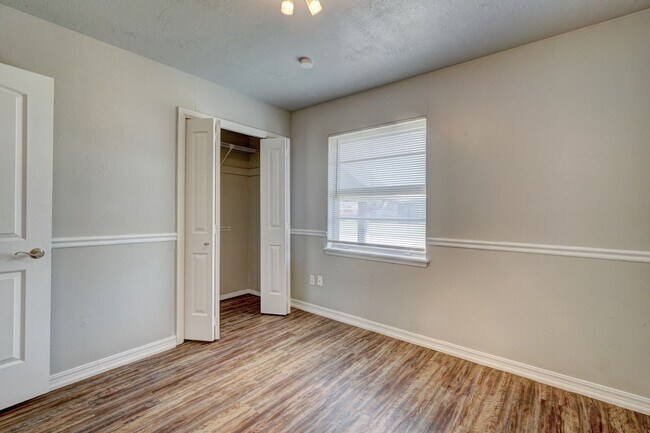Building Photo - Nice 4 Bed 1.5 Baths Located near Tinker Diagonal