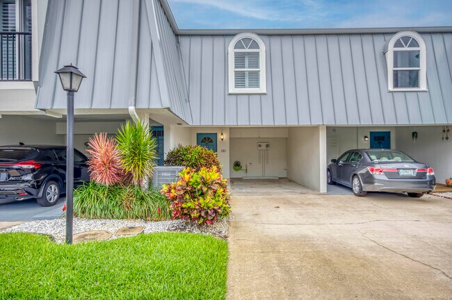 Building Photo - 382 Golfview Rd