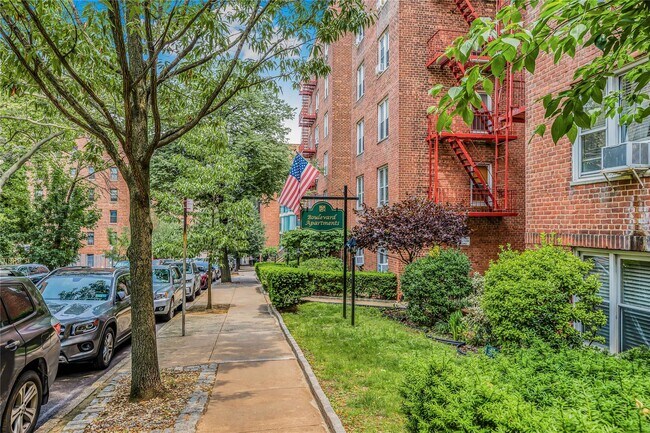 Building Photo - 103-26 68th Ave