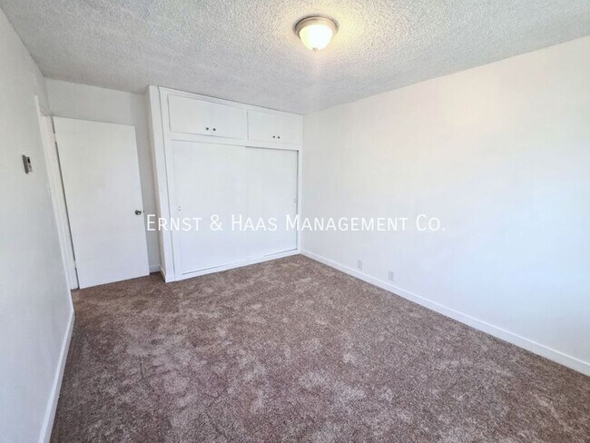 Building Photo - 240 E Burnett St