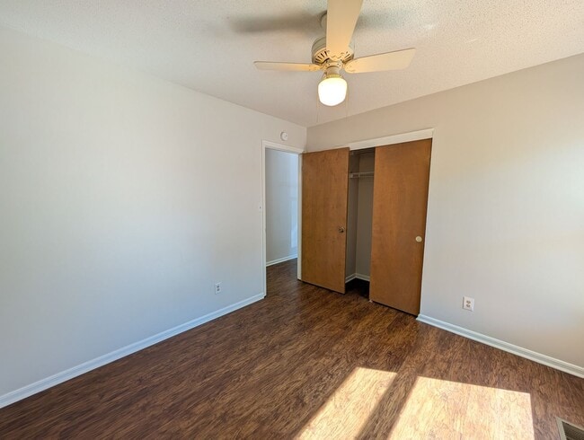 Building Photo - Weaverville Rental