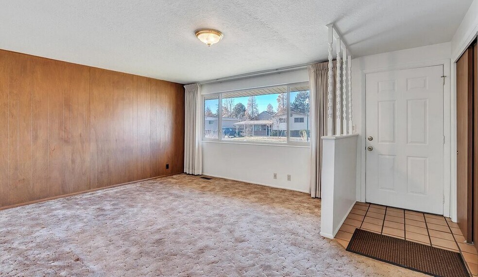 Building Photo - 922 N 60 E