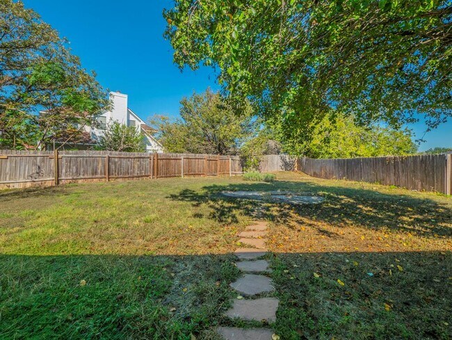 Building Photo - 2316 Logan Dr