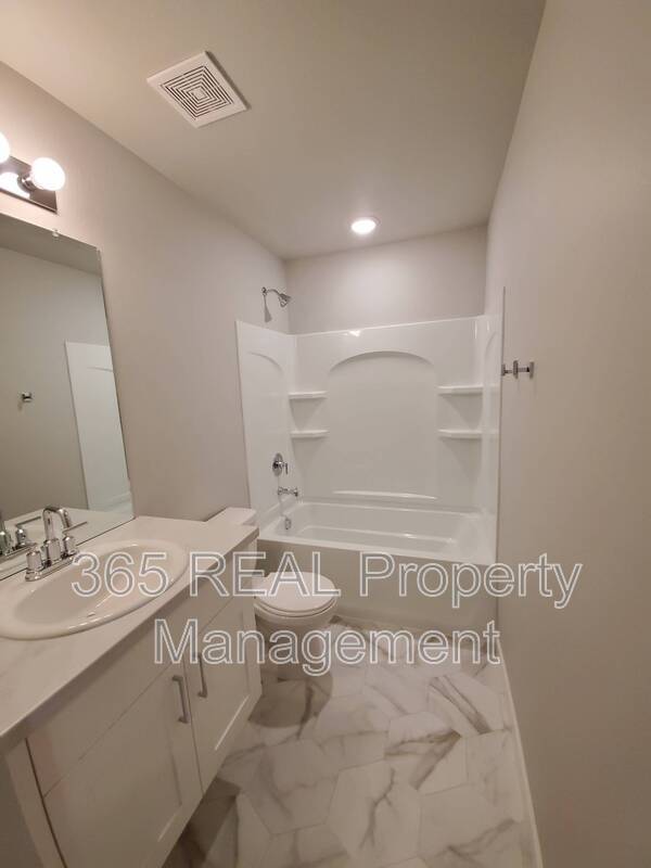 Building Photo - 701 Applegate Trail