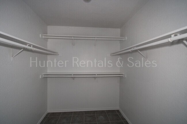 Building Photo - Exceptional!