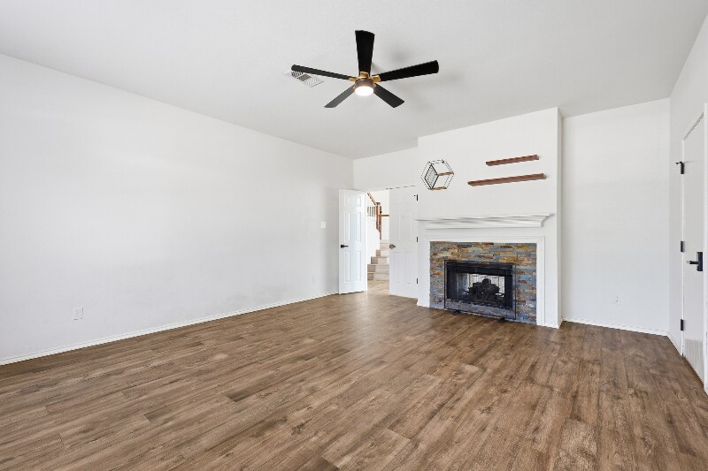 Building Photo - 4101 Watersedge Dr