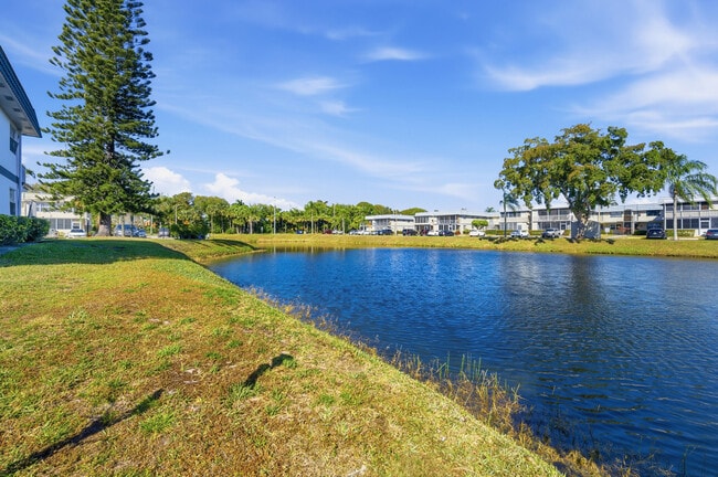 Building Photo - 669 Saxony Trail