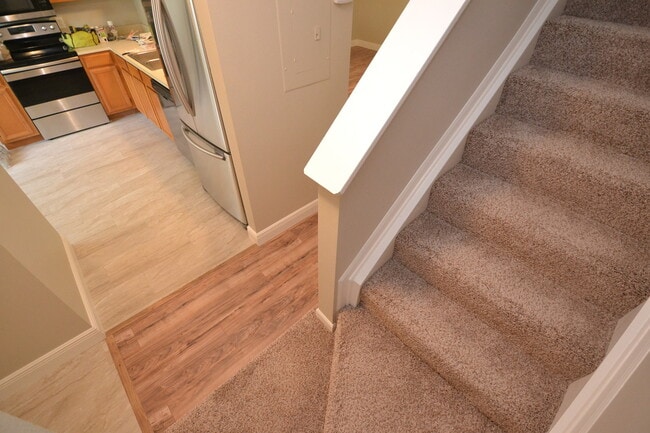 Building Photo - Beautiful 2/2.5 Winter Springs Townhome ~ Newer Paint & Flooring ~ End Unit with Pond View!