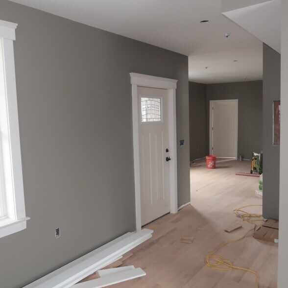 Building Photo - 32 Newhall St