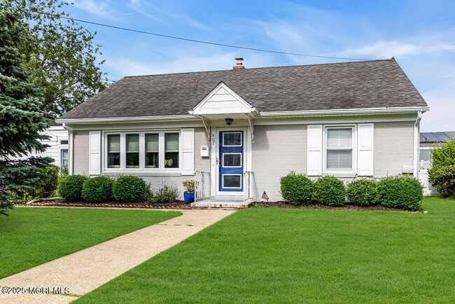 Building Photo - 407 8th Ave