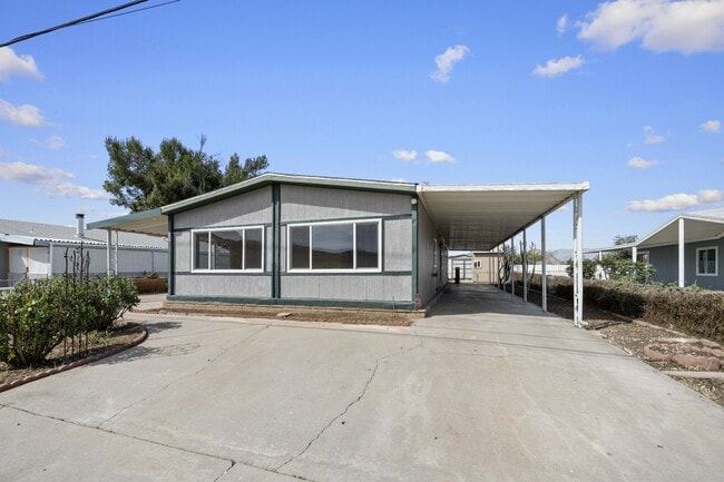 Building Photo - 34830 Lyn Ave