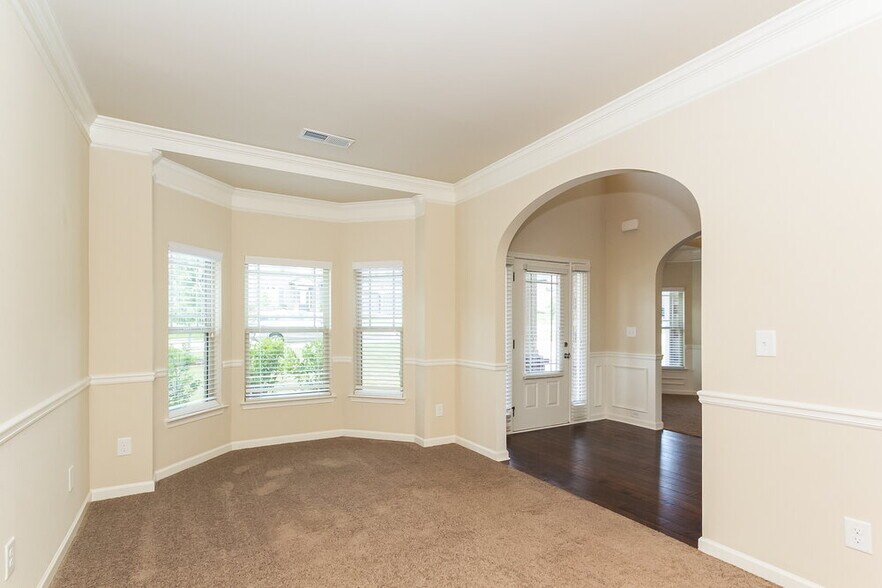 Building Photo - 576 Camano Way