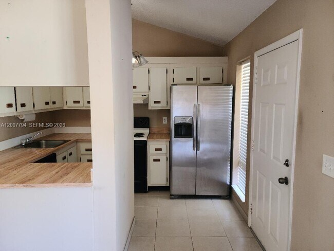 Building Photo - 1954 Windsor Dr