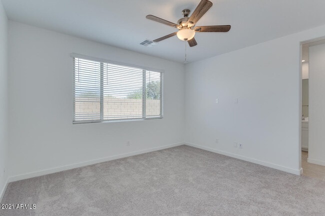 Building Photo - 1346 E Glass Ln